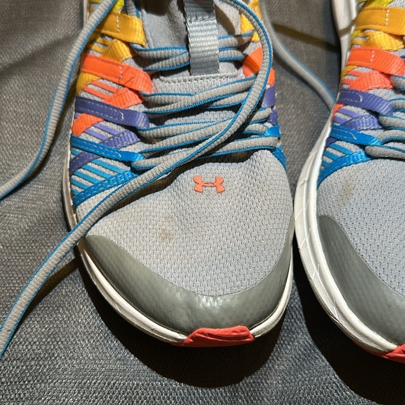 Under Armour running shoes - Picture 3 of 7